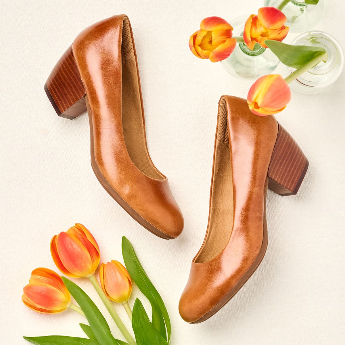 The Amora pump in cork (brown)