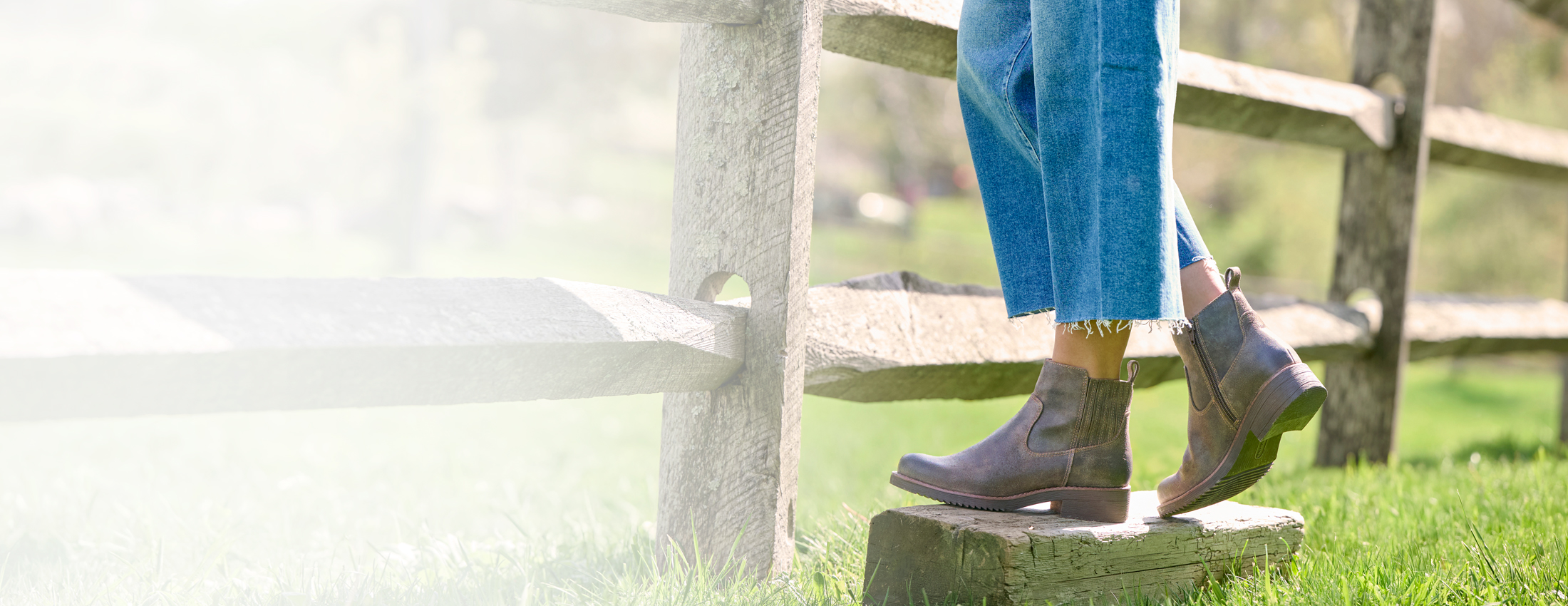 A woman wearing the Claire in Dark Brown.